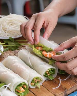 A street-side lesson in real spring rolls